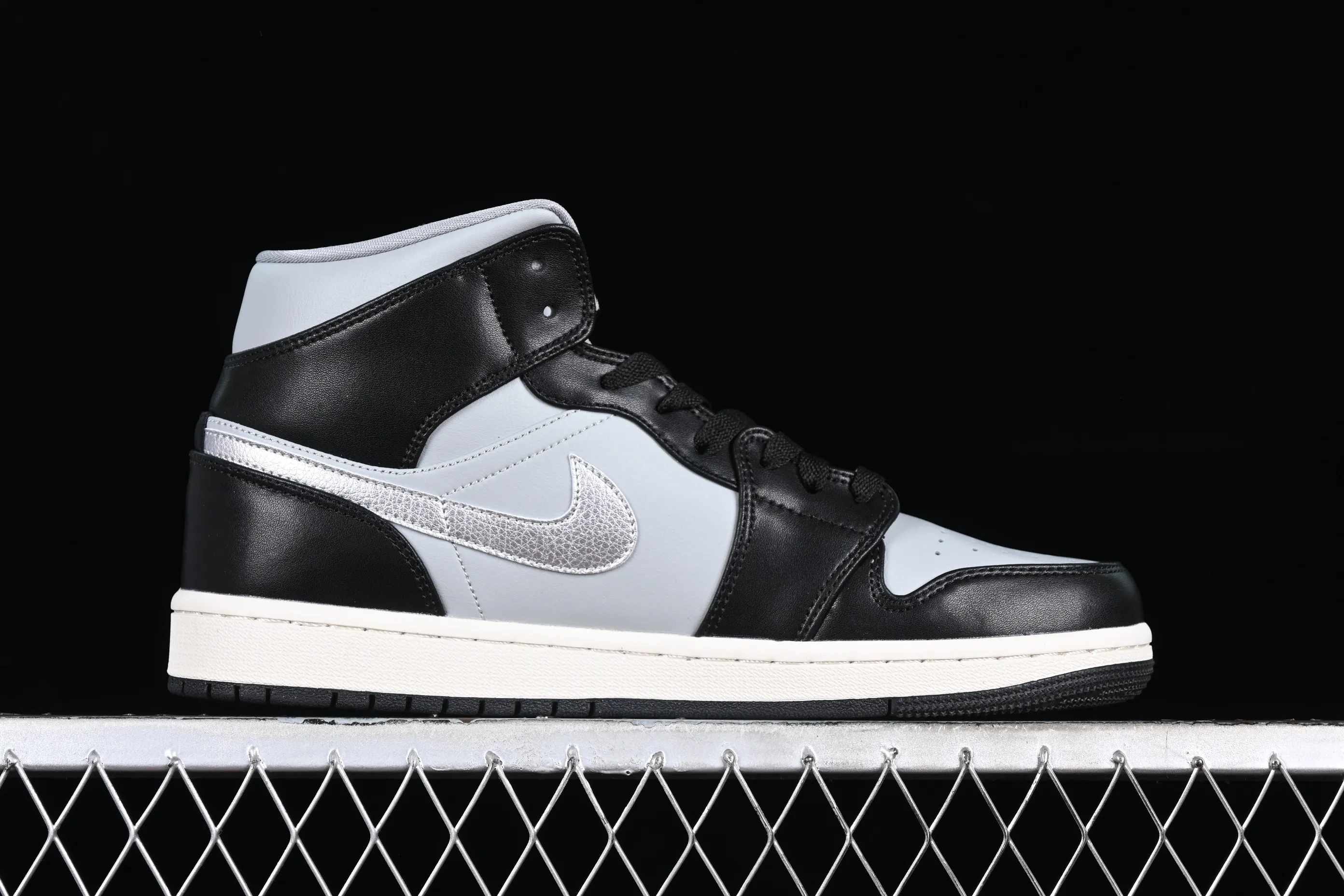 All categories Air Jordan Jordan series basketball shoes Air Jordan 1 Mid Air Jordan 1 Mid SE "Black Chrome" AJ1 Joe 1 Smoked Panda mid-top basketball shoes FB9892-002
